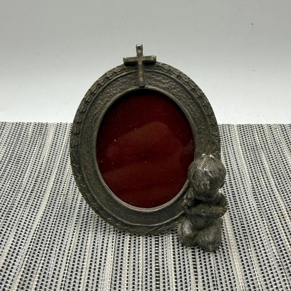 Vintage Religious Oval Picture Frame Cross Kneeling Boy Pewter Tone Metal 3.25in